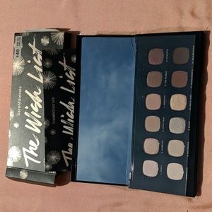 Eye shadows palette
